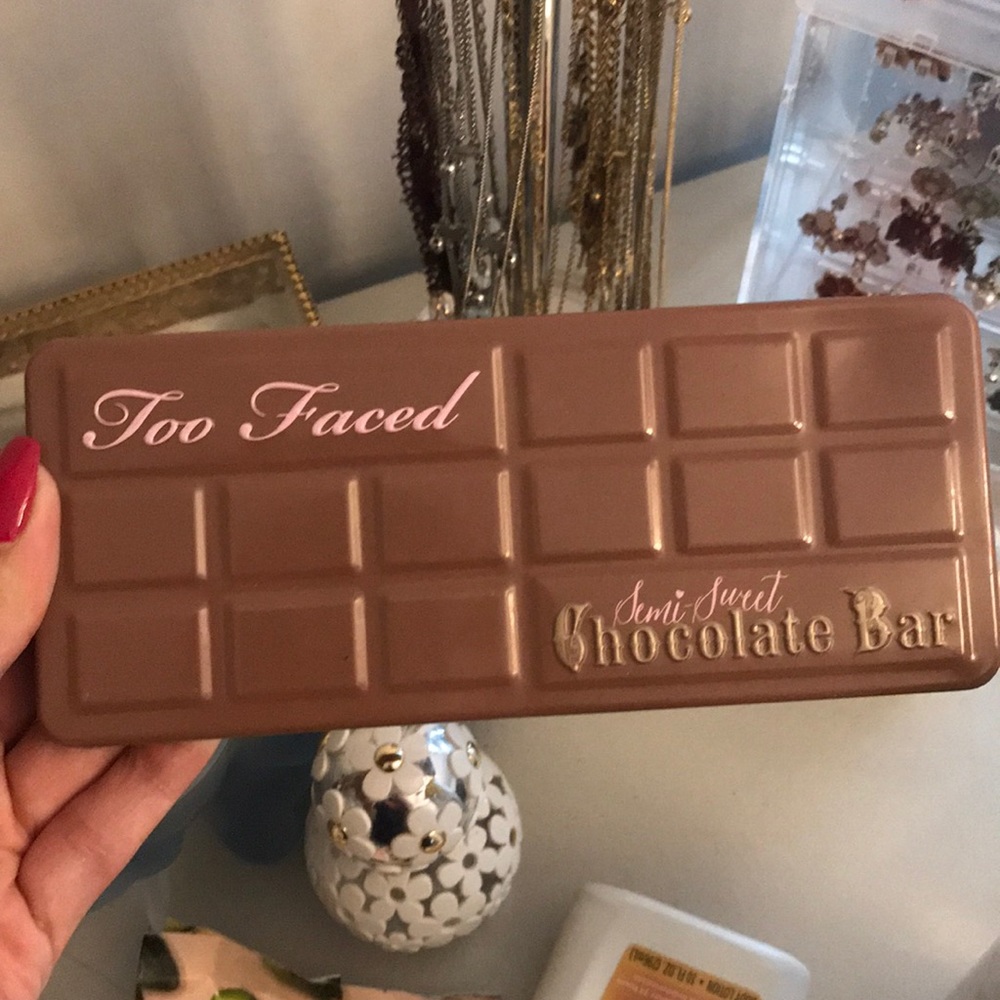 Too faced semi sweet 🍫 bar eyeshadow palette